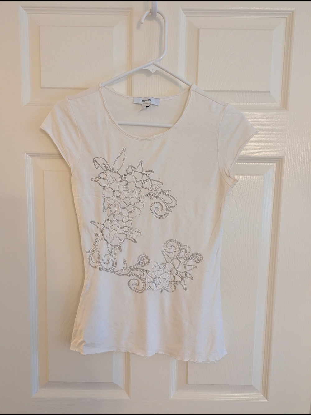 Express White Floral Embroidered Short-Sleeve Tee